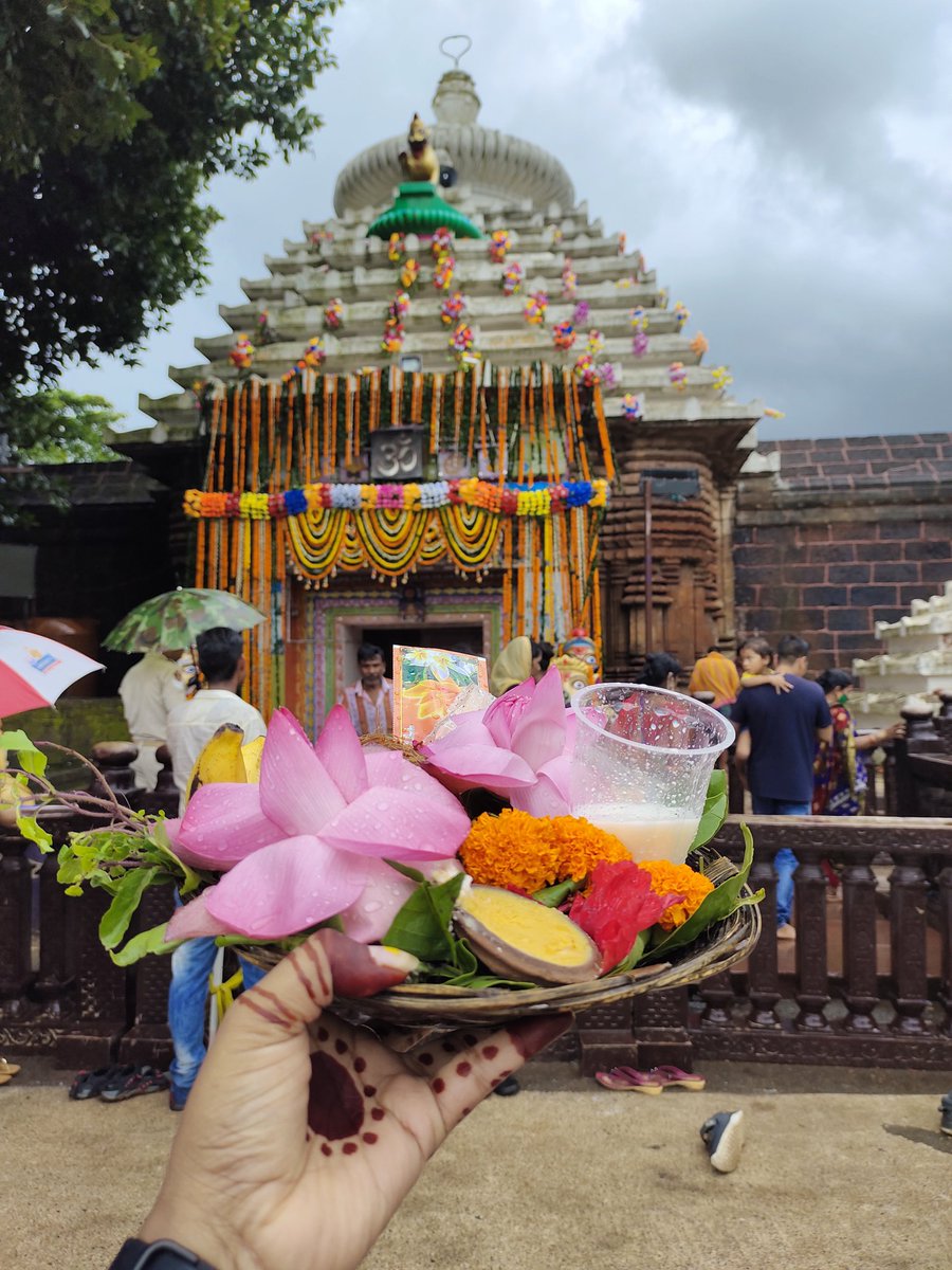 Drop a picture of a temple from your gallery ❣️

ଜୟ ପ୍ରଭୁ ଲିଙ୍ଗରାଜ....🙏😇🙏 

#ଲିଙ୍ଗରାଜ #HarHarMahadevॐ #HarHarShambhu #Bhubaneswar #Lingarajtemple #Trending #TrendingNow