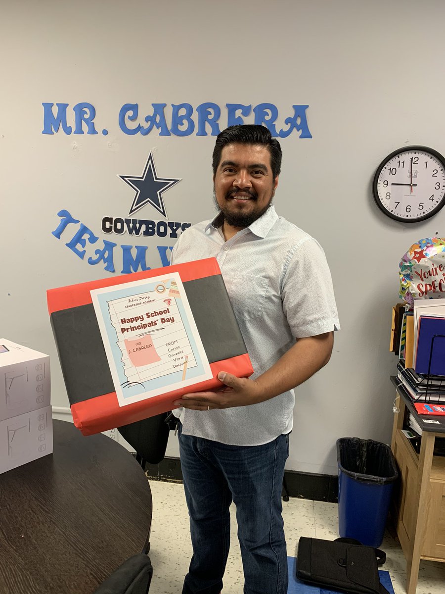 edacpano1's tweet photo. Better late than never…. Happy School Principals’ Day Mr. Cabrera
@DorseyWildcats https://t.co/rZKfut2auR