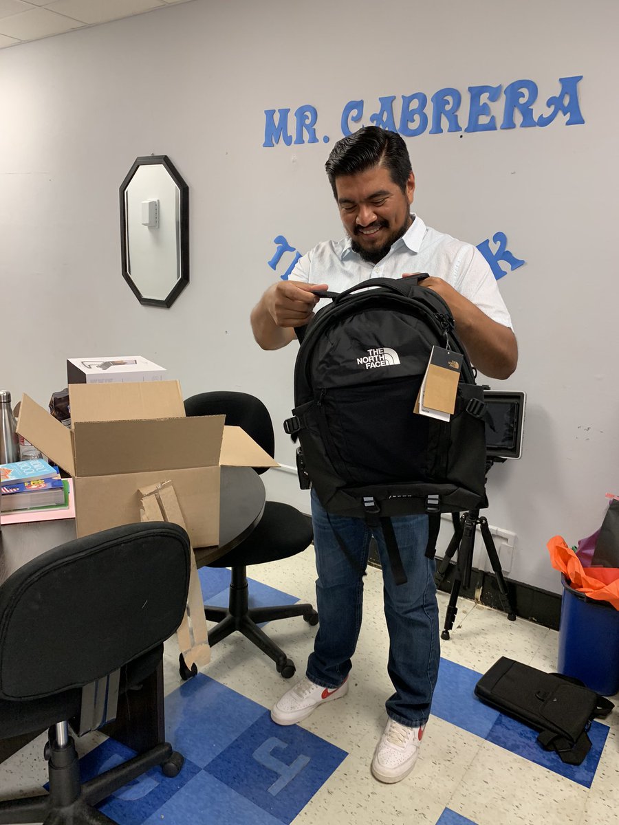 edacpano1's tweet photo. Better late than never…. Happy School Principals’ Day Mr. Cabrera
@DorseyWildcats https://t.co/rZKfut2auR