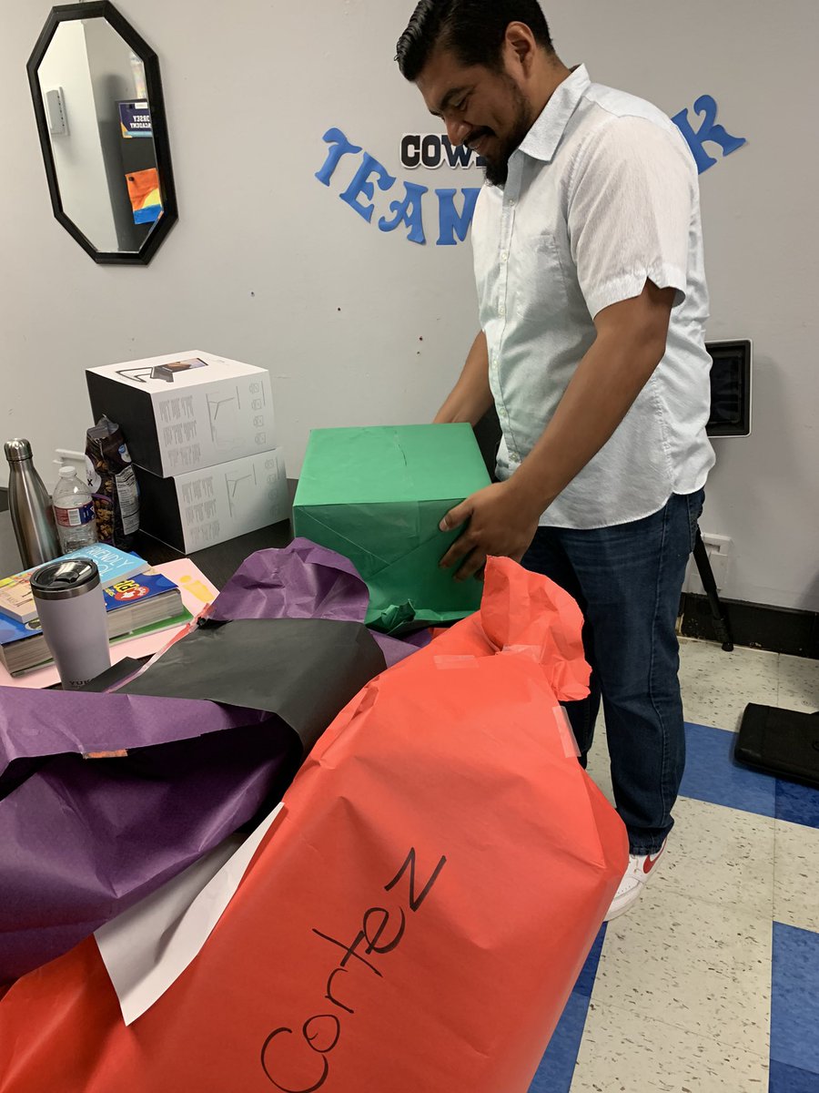 edacpano1's tweet photo. Better late than never…. Happy School Principals’ Day Mr. Cabrera
@DorseyWildcats https://t.co/rZKfut2auR