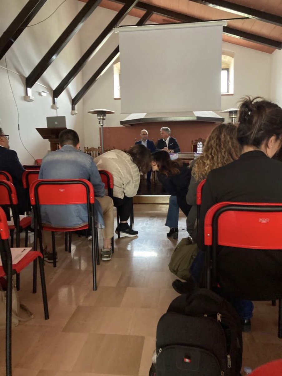 AdiconsumP's tweet photo. #Adiconsum #Puglia presenta il #Fondo di #Prevenzione #Sovraindebitamento e #Usura ai lavori della Tavola Rotonda su #Disturbo da #Gioco di #Azzardo organizzato dalla #Asl della #Bat https://t.co/KtDpgGD7bi