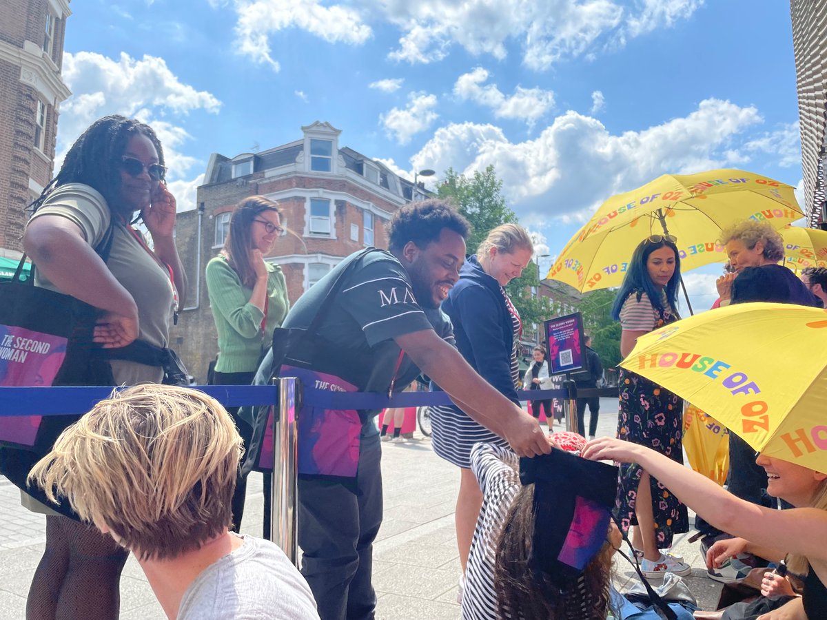 annadavies100's tweet image. They’re being so nice to us in #TheQueue for #TheSecondWoman 😍