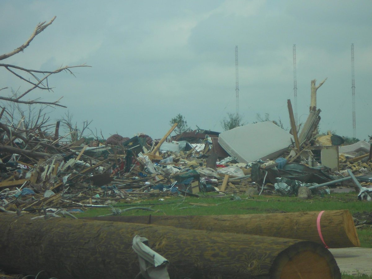 bringtheclowns's tweet image. It’s been 10 years and I can still give you minute by minute details of that day!!! Our neighborhood looked like a war zone!! #MooreStrong