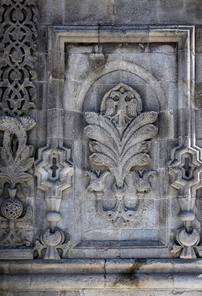 rektorcomakli's tweet image. ❝Taşı işleyen nakkaş,
Hem Selçuklu hem #Dadaş...❞

• Mutlu bir hafta sonu geçirmeniz dileğiyle...📌

#KadimŞehir #Erzurum