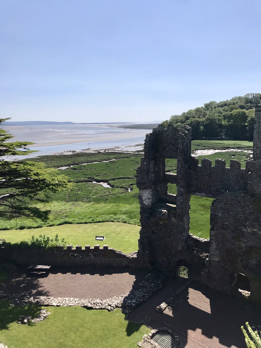 andy_p_h's tweet image. A glorious day for the #WelshStoneForum field trip to Laugharne and St Clears #geology #buildingstone Pebbly Brownstones, Senni Beds and a bit of Dundry and Doulting Stone