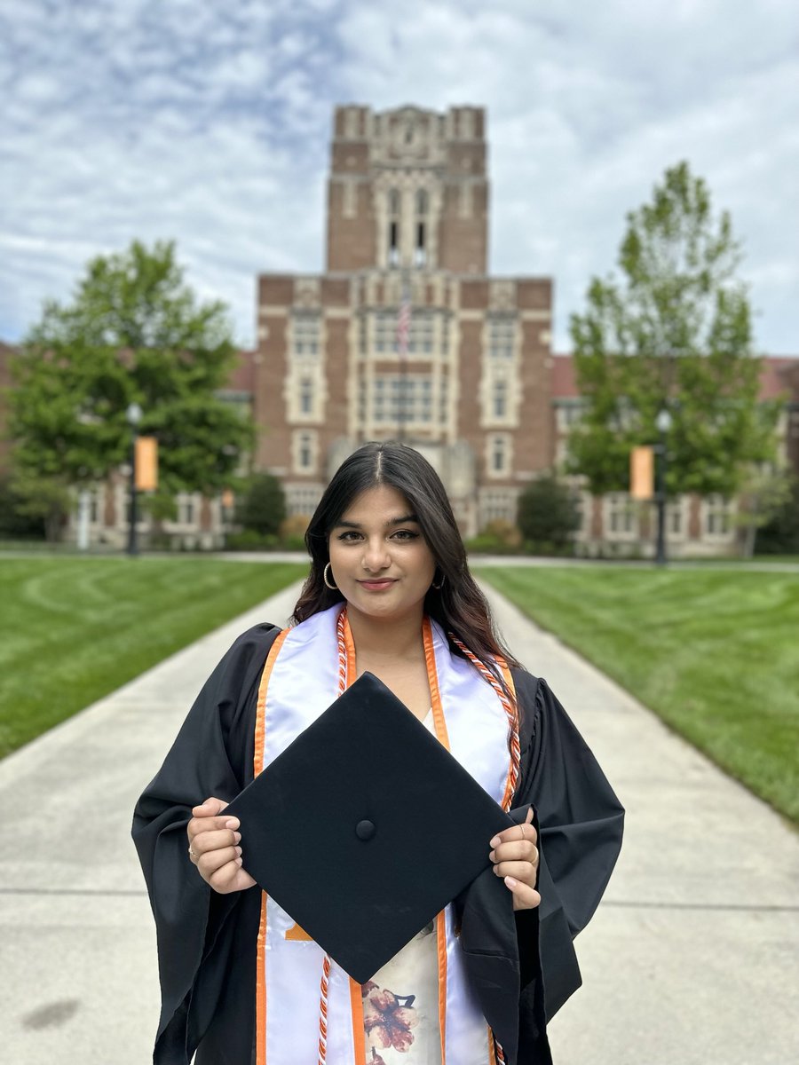 Nethsehara's tweet photo. So proud of you beta!! Our galab jamun is all grown up now. We LOVE you!! ❤️❤️🥳🥳🥳
#punjabiaunty #slayVrinda #UTGrad2023 https://t.co/AIRQBdsrmL