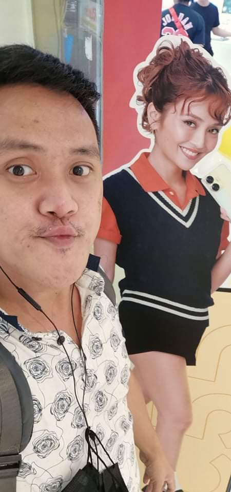 sharon_cubos's tweet photo. Selfie with my one and only idol how to be you sana all pretty no.1 ka sa puso ko @bernardokath #TheStylishChampion #DoTheCapsule #KathrynForrealmeC55
@Realme_PH https://t.co/tuU9kI0W87