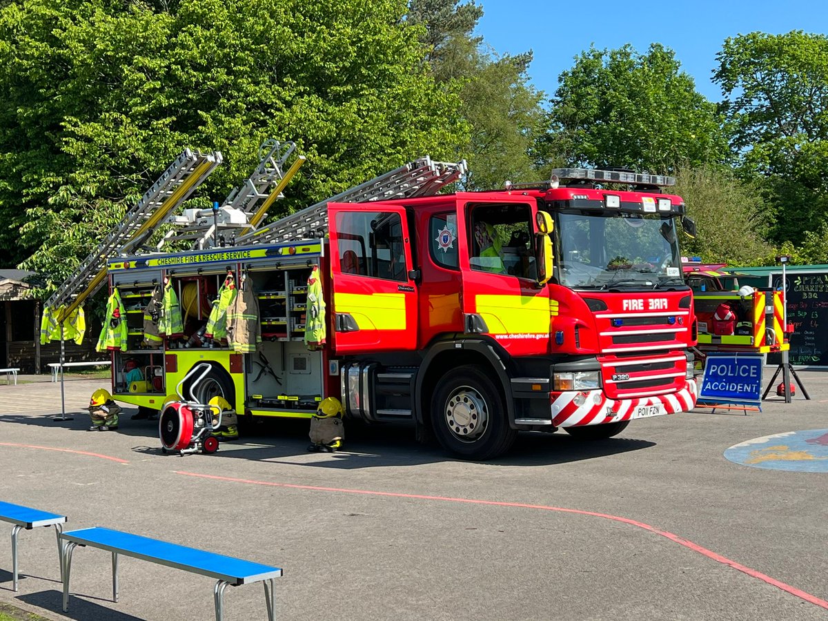 AlsagerFS's tweet image. 🚨 🚒  🌈 Thank you to @pikemereschool for inviting us along to your Colour Dash this morning. The sun was shining and the children loved it! 🏃🏻🏃🏻‍♀️Fantastic event, well done to all involved 🌈 💦 ☀️