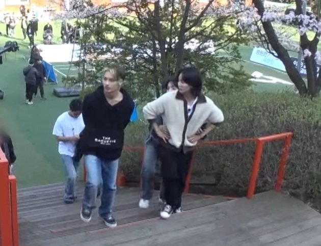 chamchincoco's tweet image. jeonghan's expensive belt makes an appearance again 🥰🥰🥰