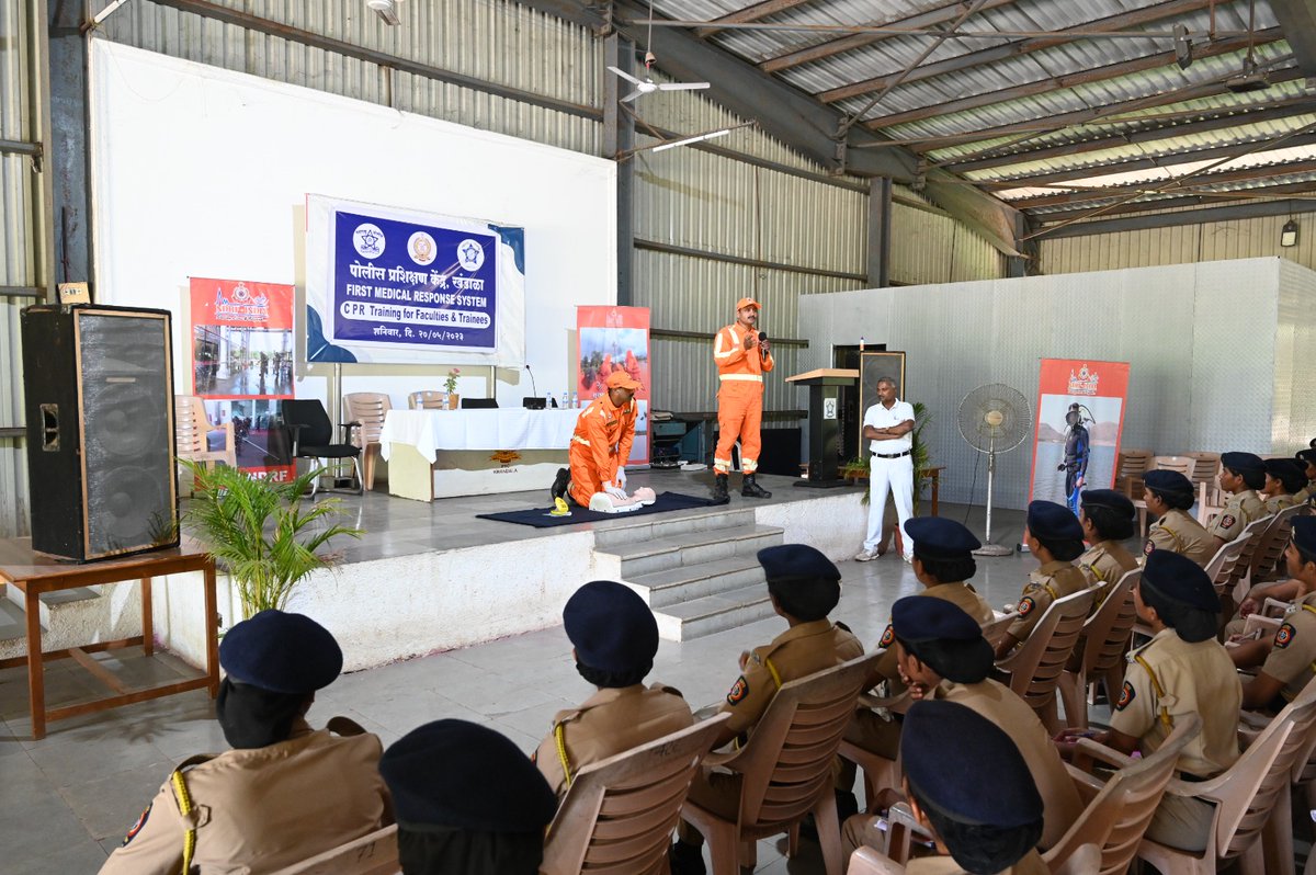 05NDRF's tweet photo. DM Training session for newly recruited mahila batch of maharashtra police at PTC khandala.
#MFR
#CPR
#FBAO
#EMERGENCYMOVES
#BLOODCONTROL
@ANI
@ndmaindia
@NDRFHQ
@SDMAMaharashtra
@Maharashtrapol2 https://t.co/gCXWEHBcen