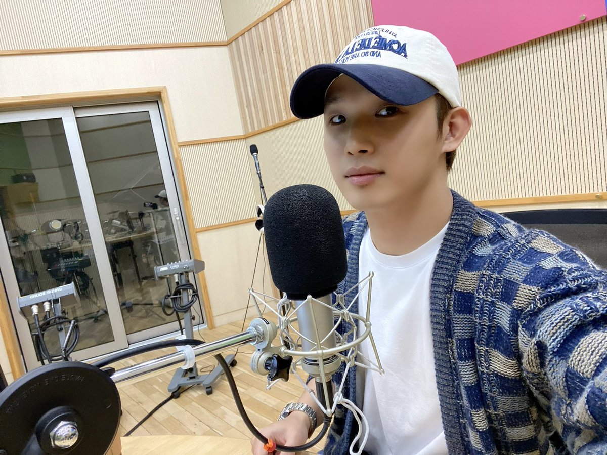 OFFICIALBTOB's tweet photo. [📻] KBS Cool FM '비투비의 키스 더 라디오' 출연 안내

잠시 후 10시, KBS Cool FM '#비투비의키스더라디오'에 현식이 출연합니다!
오늘 밤도 즐거울 비키라!🎉
식디가 기다릴테니 귀 호강하러 오세요🤗
KBS Kong 어플에서 만나요💙

#비투비 #BTOB
#임현식 #LIM_HYUNSIK 
#비키라 https://t.co/3scMqgTWVF