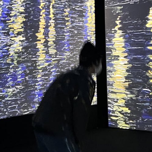 BBBmarryme's tweet photo. Little BiuBiu and his love for Van Gogh's work

🌼🌌
#BuildJakapan https://t.co/IjUsVjs4JF