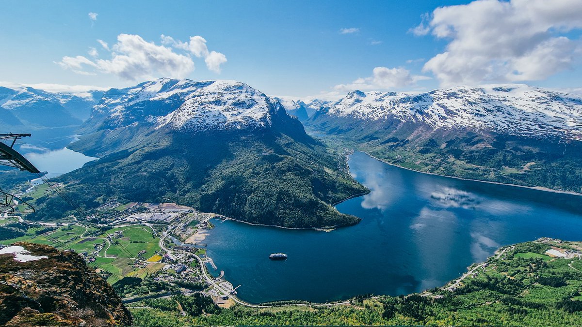 LoenSkylift's tweet photo. Today's view 😍 https://t.co/vjQzJFkhl3