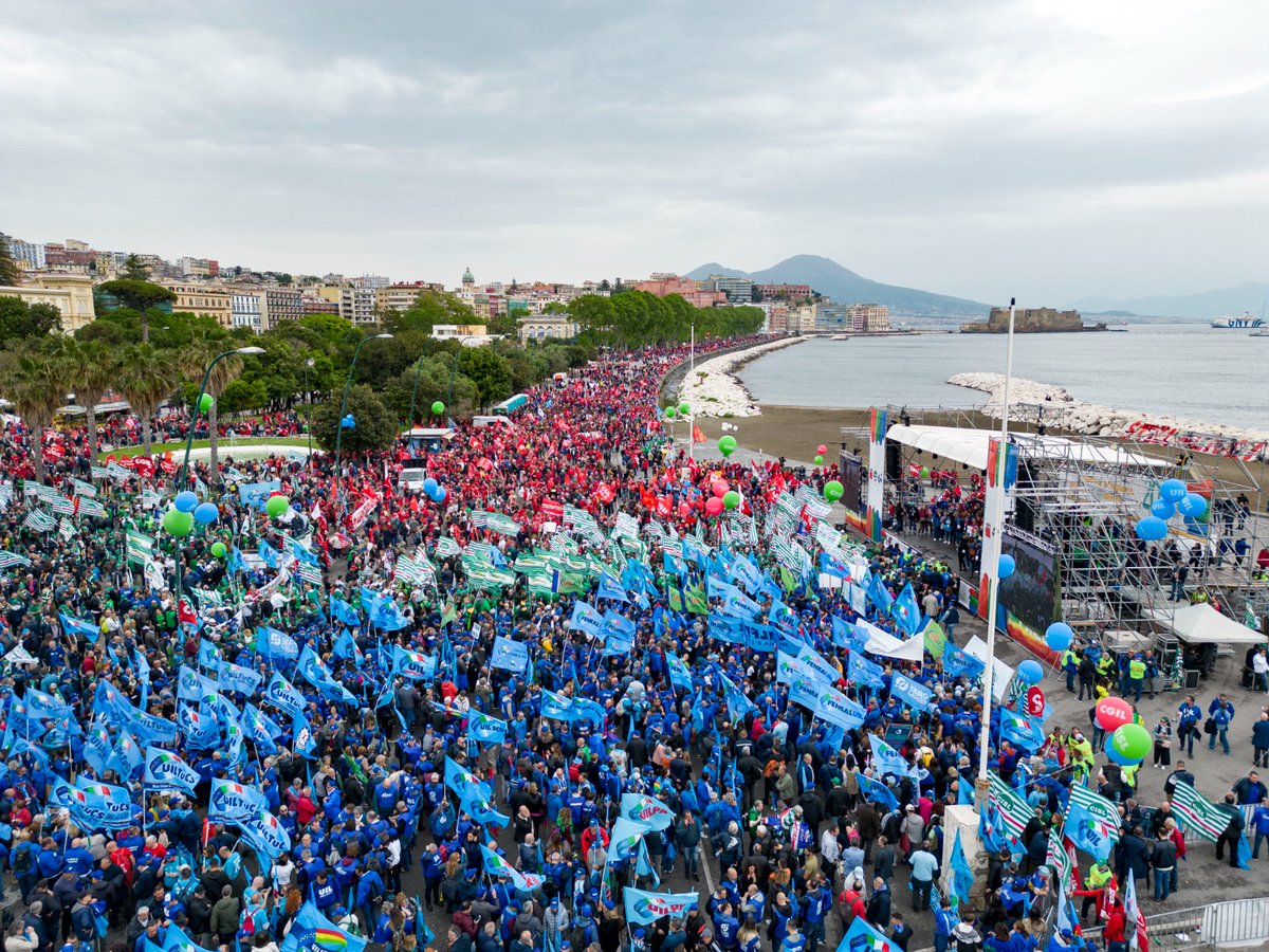 Una bellissima Napoli il lavoro in movimento con <a href="/UILofficial/">Uil Nazionale</a> e <a href="/CampaniaUIL/">UIL Campania</a> un grande grazie  per  foto al maestro Riccardo Siano
