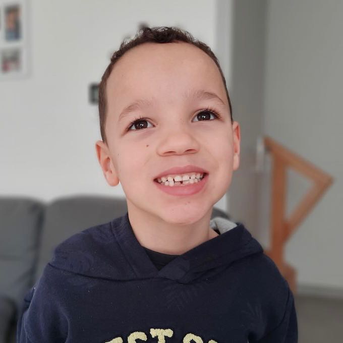 🇫🇷 Nolann, 6 ans, va pouvoir bénéficier de deux opérations pour réparer les séquelles de son AVC ! En trois mois, des centaines de donateurs ont en effet pu réunir près de 10 000 euros afin de couvrir les frais d'opération du jeune garçon ! ❤ (France Bleu)

📸 François David