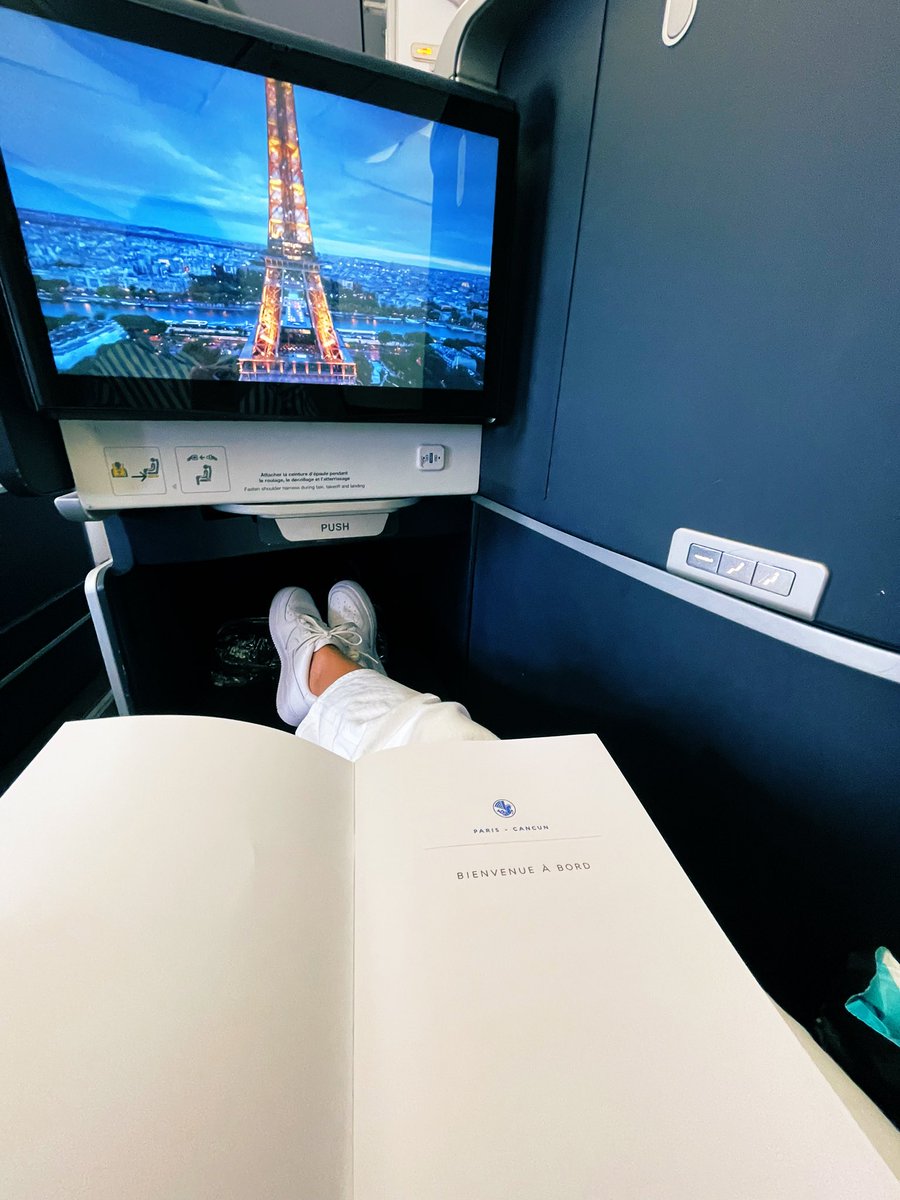 redhotJpeppa's tweet photo. Welcome on board ✈️🇫🇷@airfrance https://t.co/yrzIC6bdXb