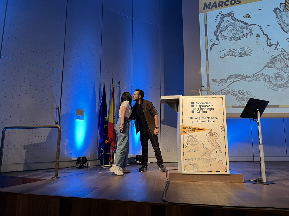 MiriamPFelix's tweet photo. Muy orgullosa de mi resi, @lia__pl Lia Pereira, q ha ganado el 3er premio a la mejor comunicación oral del #CongresoANPIR2023

👏🏼👏🏼👏🏼 https://t.co/u5JEHVMhKe