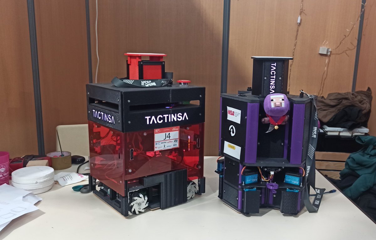 Après 2 belles victoires de nos robots INSA'CUIT et INSA'COOK, notre équipe se prépare pour les demi-finales 🎉🎉🎉🎉🎉
#CDR2023 #CDFR2023 #robotique <a href="/Coupe/">coupe</a>