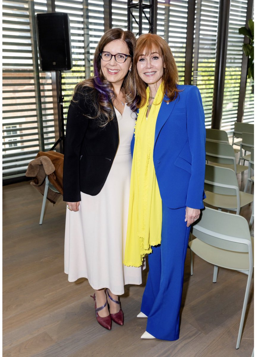 Delighted to have been part of Raising the bar <a href="/womensbrains/">WBHI</a> 
I confess I went a bit off script but the added gifs did the trick. DYK less than 2% of published studies consider women’s brain health questions? #WomensHealthMatters #womenmind