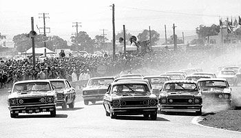 ClassicV8SC's tweet photo. Classic #V8SC time...Bathurst Ford https://t.co/6b6SLzbOf3
