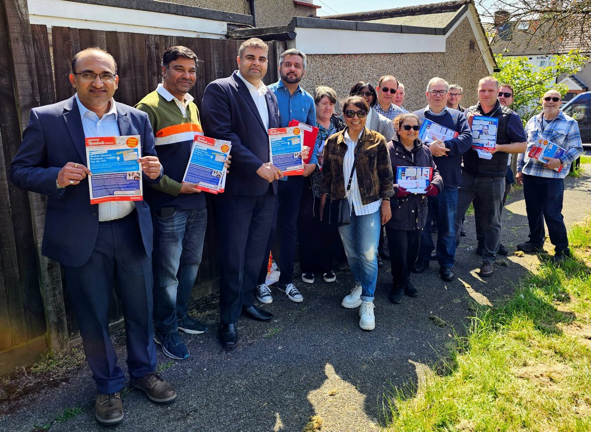 Great to be out with so many friends in Harrow Weald this morning. Thanks to <a href="/NavPMishra/">Navendu Mishra</a> <a href="/GarethThomasMP/">Gareth Thomas MP</a> &amp; <a href="/HarrowLabour/">Harrow Labour Party</a> colleagues for joining. Residents are ready for a Labour government 🌹