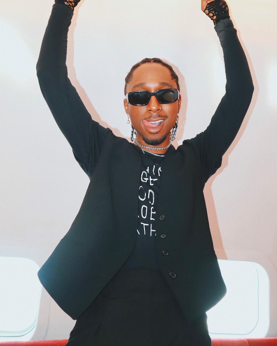 say he love me like a fan ✨