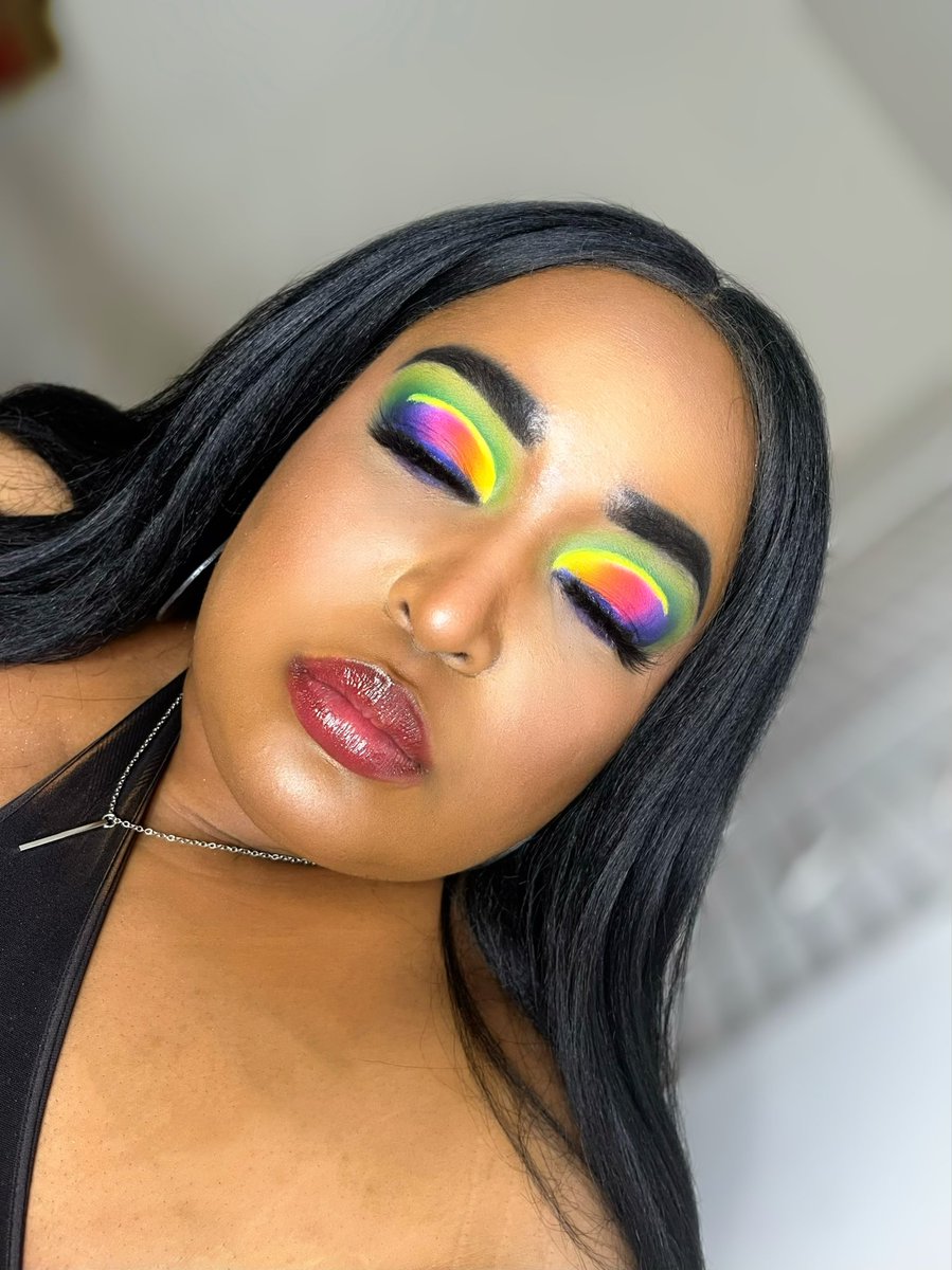 SLady36's tweet photo. 🌈🦄🌈

Products used:
@thecrayoncase 
@Maybelline 
@modabrush 
@elfcosmetics 
@milanicosmetics 
@threadbeautyco https://t.co/Qb36oHSewy