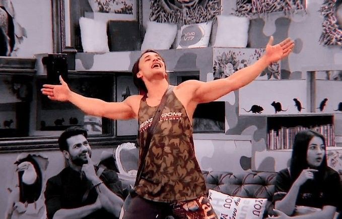 This pose of #AsimRiaz = whole #BiggBoss existence 😌
Agree? 

@imrealasim 
#AsimSquad