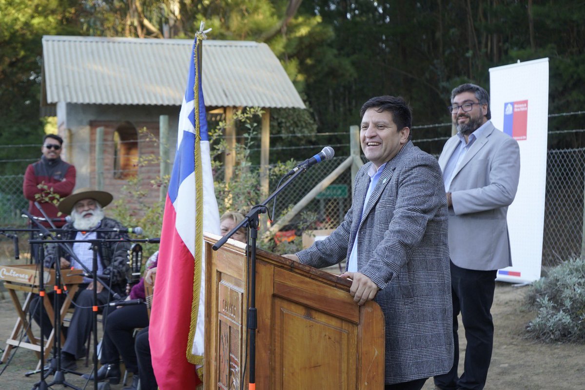 DPRMaule's tweet photo. ¡Dimos grandes noticias junto a la Ministra @mop_chile en #Cauquenes! 🛣️👏🏻 DPR @aqueveque_diaz participó de la primera piedra de la pavimentación de la Ruta M-500 que conecta Chanco y Cauquenes, lo que permitirá que las y los vecinos de #Molco puedan mejorar su calidad de vida✨ https://t.co/gXnKhE0QJ1
