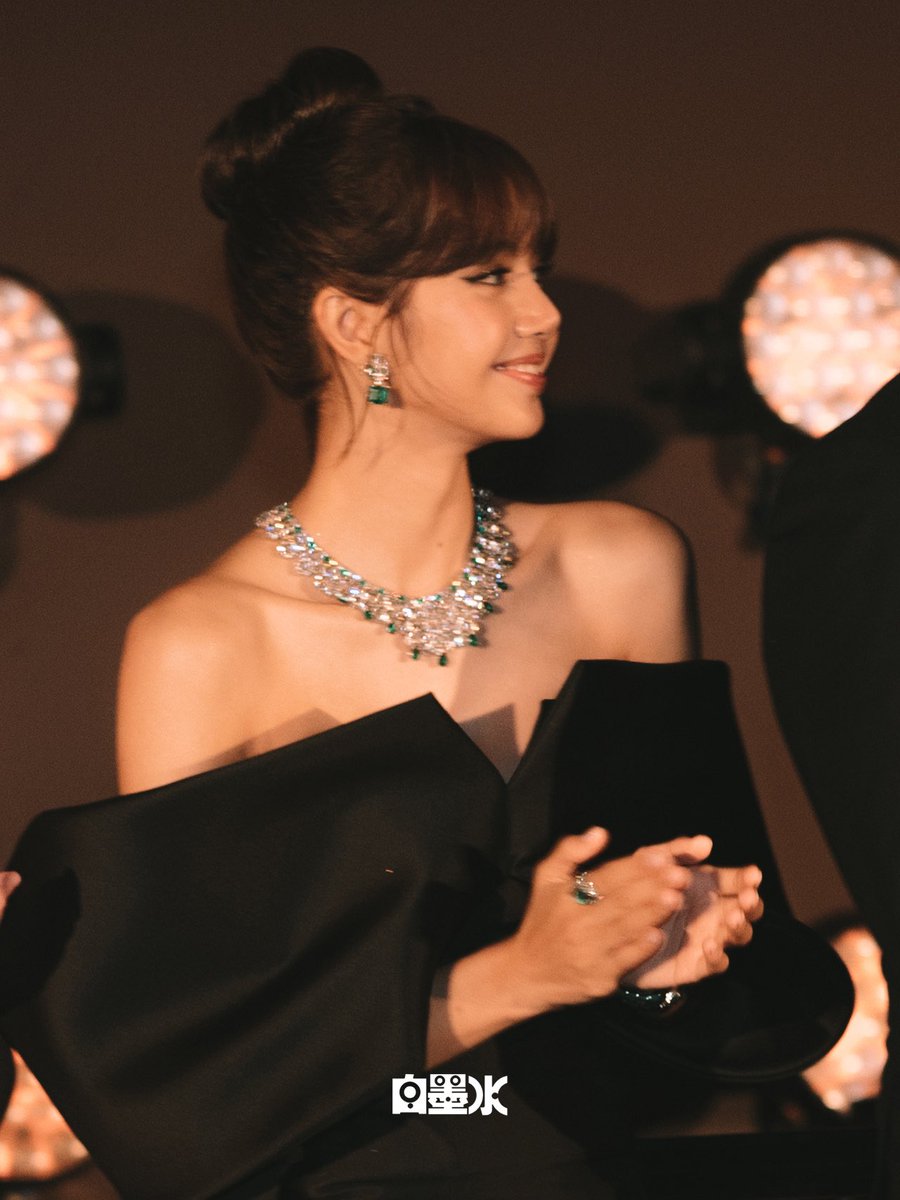 LaliceUpdates's tweet photo. #LISA 💛💛💛

🔗 https://t.co/KIiStImsOB

@Bulgariofficial 

LISA BULGARI MEDITERRANEA #LISAatBvlgariRunway
#LISAXBVLGARI https://t.co/vM7zWJw7V6