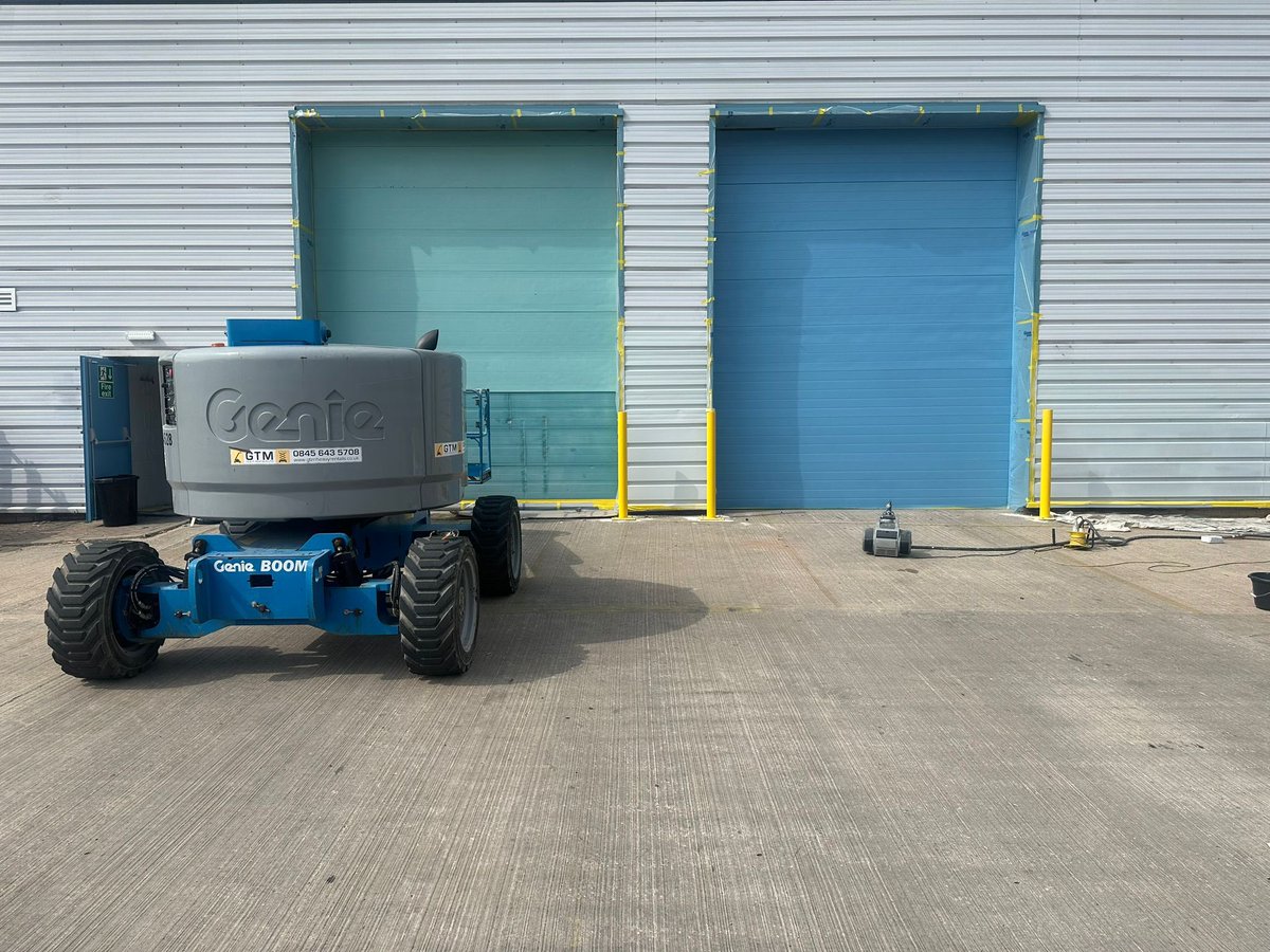 RpmgGlobal's tweet photo. It’s the weekend!!🙌🙌 
As we near PC, closing out the finer details of the project today.🤝 
A stunning piece of work in progress by the team on the dock levellers and RSD🚧👷‍♀️ 
#rpmgglobal #cladding #coatings #maintenance #cleaning #access #safetysystems #protect #repair https://t.co/5u29tYoami