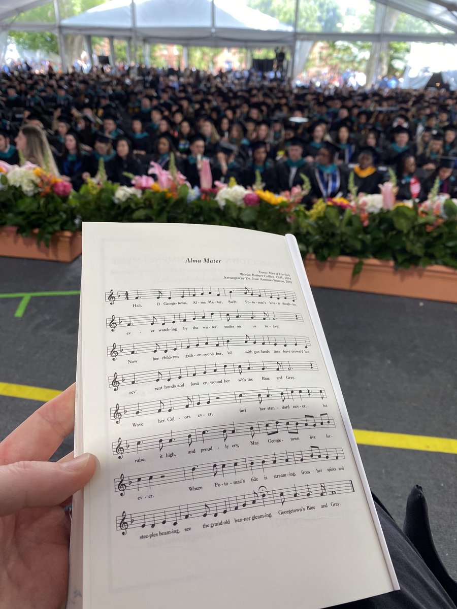 Can’t graduate without singing! ⁦@GeorgetownURP⁩