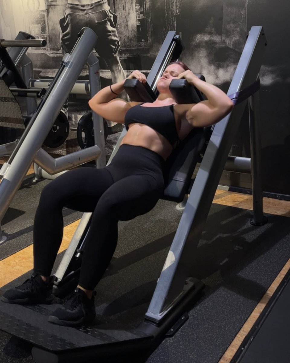 Macherhammer's tweet photo. about today’s epic workout 😎💪 Loooovvee this sh*t 😍🥰😎💥💪 #hacksquat #hackenschmidt #reversebandedhacksquat #quads #quadworkout #quadsandglutes #gymworkout https://t.co/3OzsUYY7q0