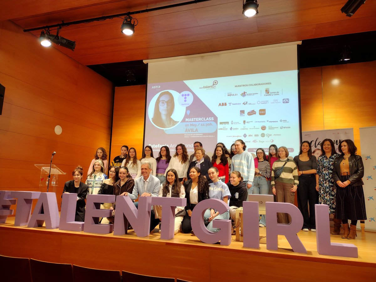 En la clausura del programa STEM TALENT GIRL en ÁVILA organizado por @AstiFoundation y <a href="/familiajcyl/">Familia Castilla y León</a>, que ha tenido lugar Palacio de los Serrano de la @Fundacion_Avila supone la V edición STEM TALENT GIRL en Ávila y en él han participado más de 50 alumnas abulenses, enhorabuena!!