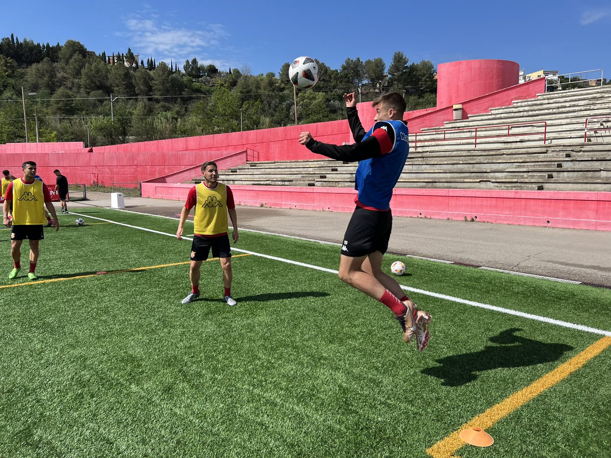 CdEManresa's tweet photo. 🔴⚪️ DEMÀ ÉS EL DIA
⚽️ El play-off d’ascens a #1RFEF es juga al Congost! Ho farem contra el CDA Navalcarnero, a les 12h
🔥 L’afició, més que mai, ha de ser el jugador número 12
#ManresaPlayOff
#ManresaNavalcarnero
#Objectiu2000 https://t.co/L84SNjlyP4