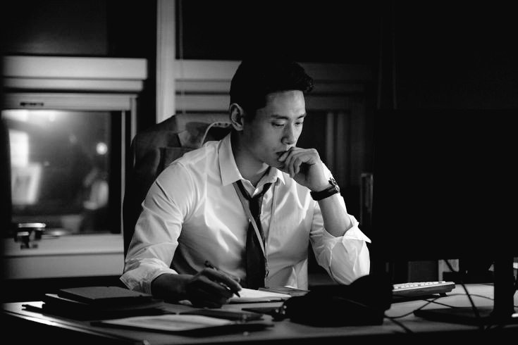 Como cirurgião passo muito tempo com o bisturi na mão mas gosto de recapitular e assistir as operações minuciosamente. O hábito do perfeccionismo é comum e nessa profissão é essencial, me deixa feliz em saber que tenho uma das maiores taxas de sucesso até nos piores casos.