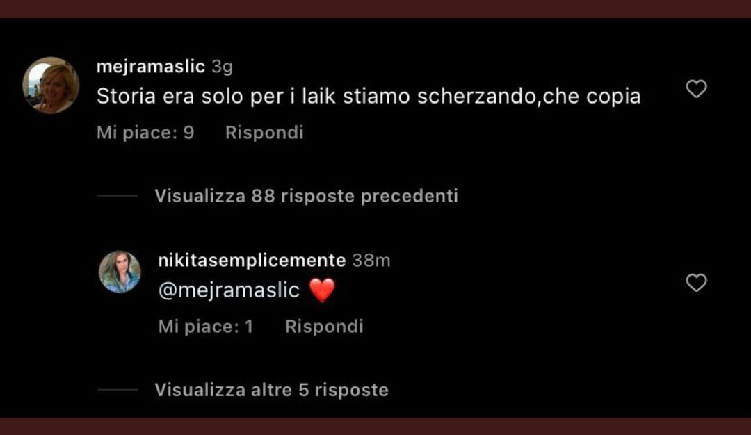 Talmente falsa che mette un ♡ a una persona che afferma come la storia del suo  amico ' che ha sentito ieri ' sia fake. Sapete perché fa ridere?! perché questa gente si smaschera da sola. Ieri ha voluto solo alzare polvere e Dani lo sa bene. 

Le maschereeee cadono.

#oriele