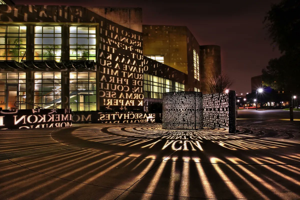 LiteracyTexas's tweet photo. Light sculpture: "A,A" by Jim Sanborn
University of Houston
#BookBucketList #ReadingTransforms https://t.co/EnFU8bV3x1