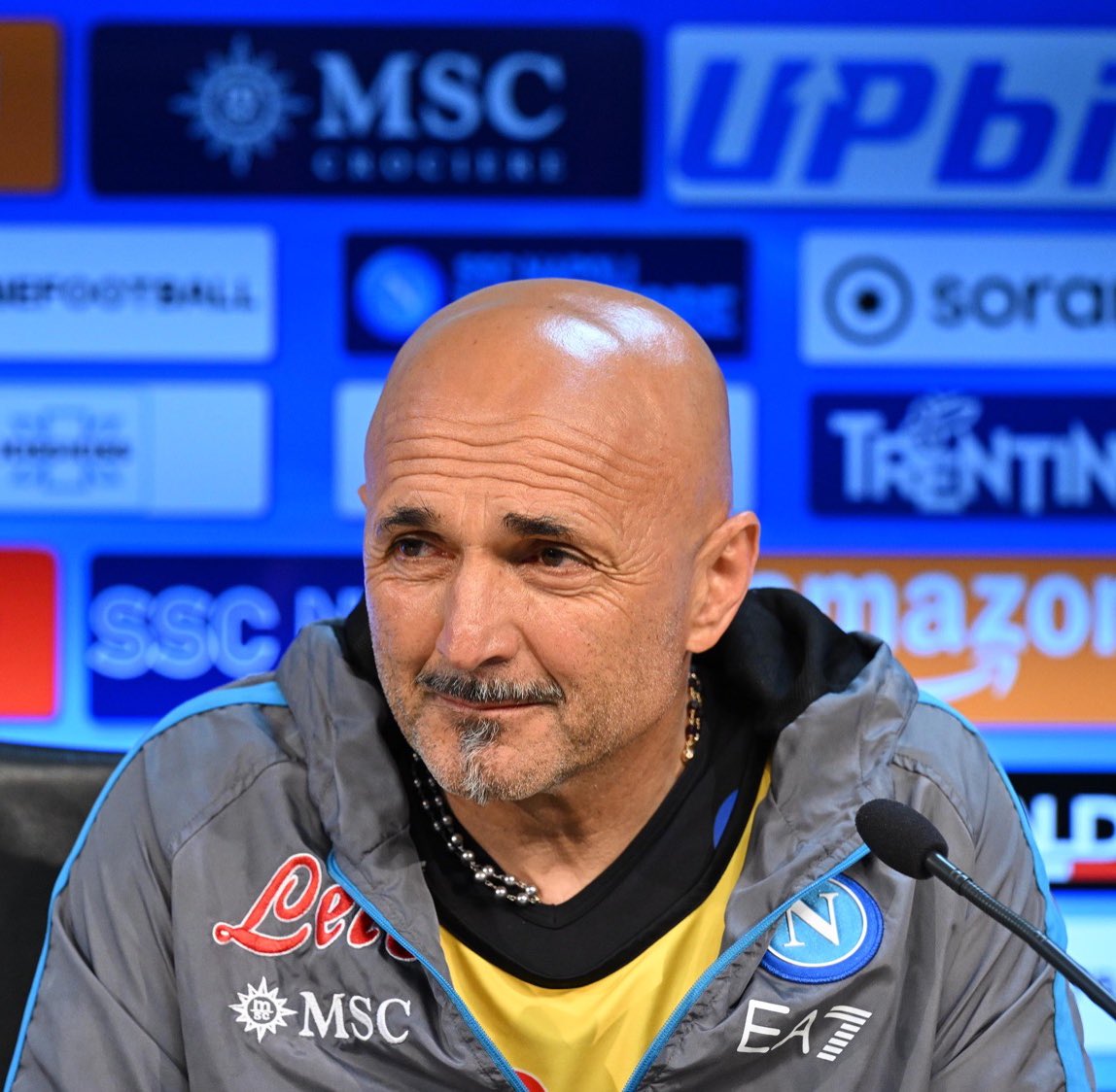 💬 SPALLETTI “È bello ricevere l’abbraccio da tutti coloro che amano il Napoli. La vera felicità è riuscire a rendere felici le altre persone. Quest’anno ci siamo riusciti!”