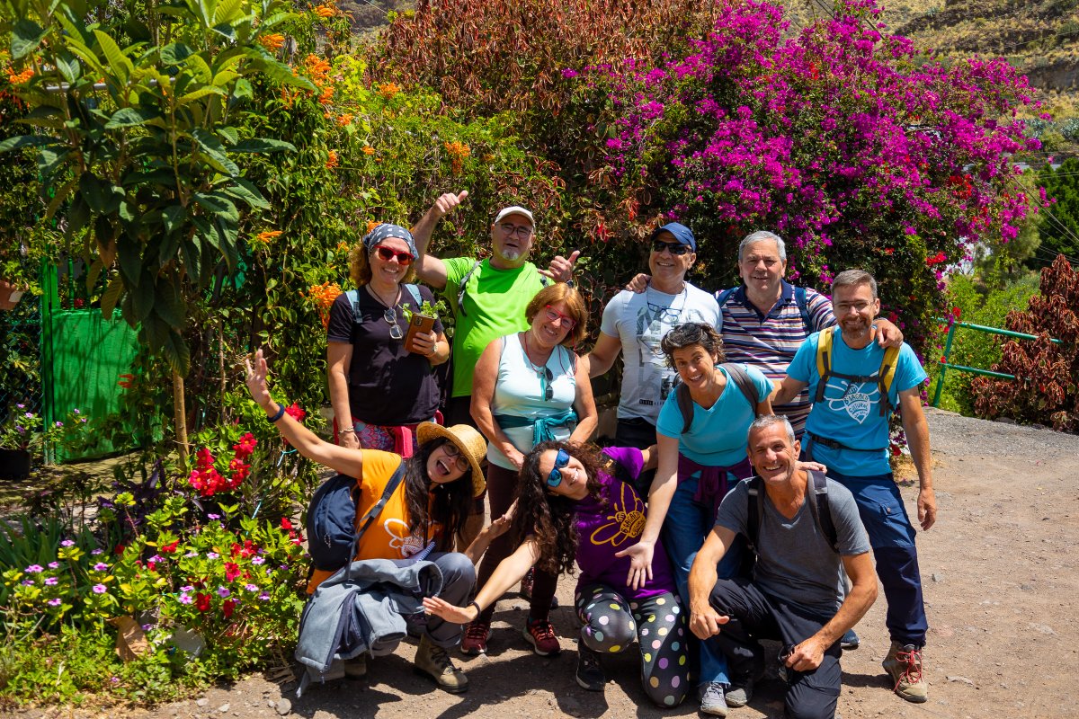 📝Ayer tuvo lugar la «Ruta de las abejas felices», actividad etnobotánica donde pudimos conocer un poco más sobre flores y plantas silvestres, algunas de ellas medicinales y, por supuesto, sobre la miel. ¡Feliz #DiaMundialDeLasAbejas! 🐝