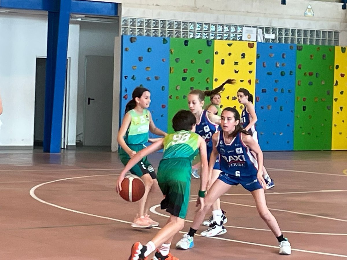 UniFerrol's tweet photo. #CopaPremium Infantil Femenino 2ª
Baxi Ferrol 73 - Xiria Carballo 26
#25añosuni2 #sienteeluni https://t.co/JErJhLu2nn