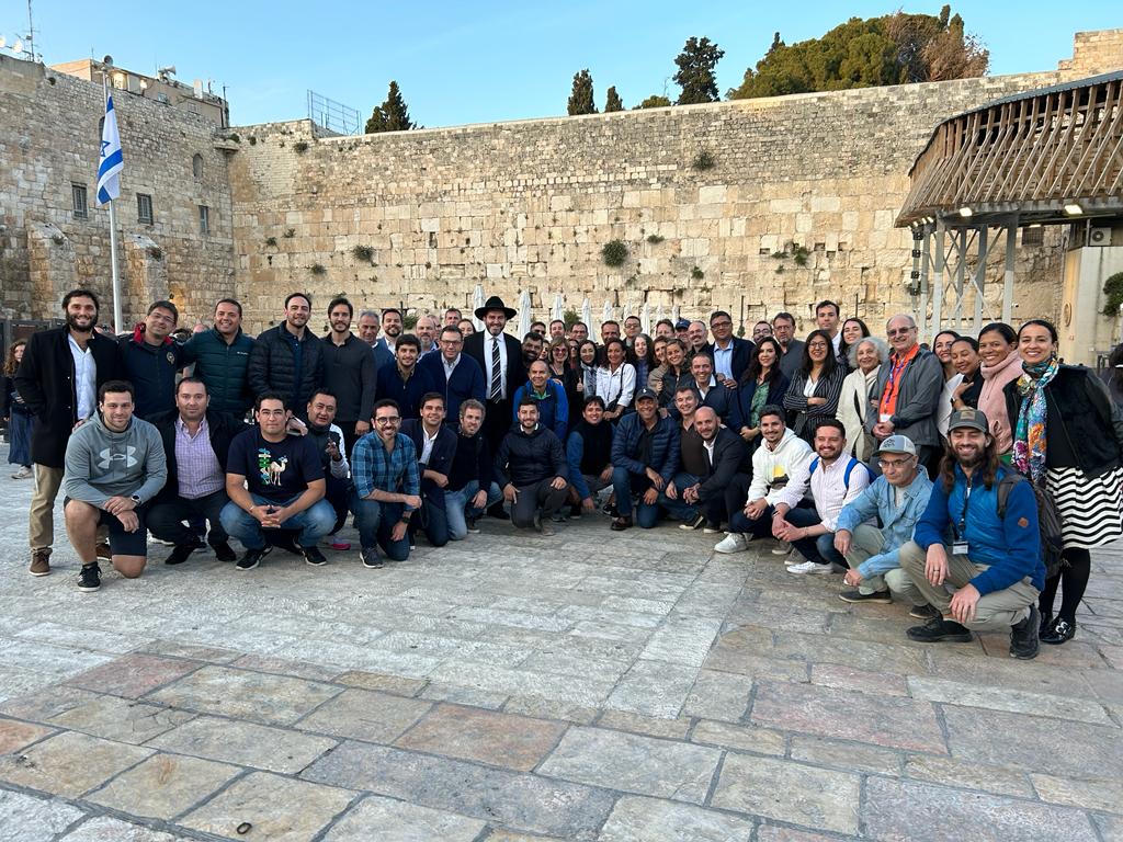 JonathanBerim's tweet photo. Un placer acompañar en shabat a un nuevo y excelente grupo de #InnovationExperience. Emprendedores y líderes de España y Latinoamérica conociendo #Israel, la #StartUpNation. ¡Que se repita! #SoloEnIsrael
🇮🇱🇮🇱🇮🇱 https://t.co/OTnFEaBU28