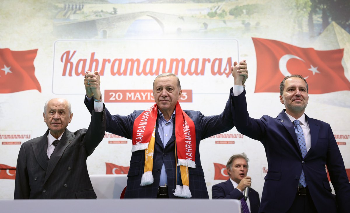 Cumhurbaşkanımız <a href="/RTErdogan/">Recep Tayyip Erdoğan</a>'a teveccühlerini hiçbir zaman esirgemeyen; Sütçü İmam'ın, Rıdvan Hoca'nın, Necip Fazıl'ın, Erdem Beyazıt'ın, Cahit Zarifoğlu'nun, Abdurrahim Karakoç'un,Aşık Mahsuni Şerif'in emaneti hemşehrilerime canı gönülden teşekkür ediyorum.
#DoğruAdamDoğruZaman