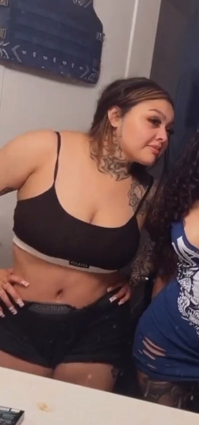 trapsavoo's tweet photo. @jaidynalexxis The photoshopping is genuinely scary. The fact that you’ve had 2 BBLs, a chin reduction, lip fillers AND a tummy tuck yet still feel the need to photoshop is crazy. Be yourself 😩 https://t.co/XlRVwB1Lzk