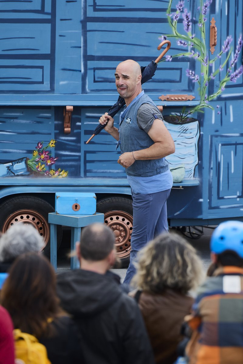 JAM-en "Jarrera". Clown baten ezbeharrak, barre askorekin.
Igandean berriro (Boulevard-Gizon Berdea, 13:30etan)

"La actitud" de JAM. Los contratiempos de un clown, con mucho humor.
Repite el domingo (Boulevard-Hombre Verde, 13:30 h)

#umoreazoka2023 <a href="/JAMwebcat/">JAM</a> <a href="/leioaudala/">Leioa Udala</a>