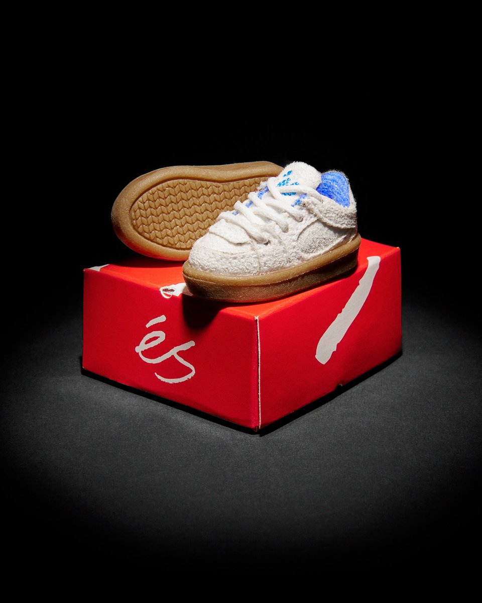 eSskateboarding's tweet photo. Brand new for #eS_AccelDay is the @esskateboarding x @gonktoys Micro Accel and Accel Fingerboard - in white/blue.

Each box individually signed by @don_brown

Available in very limited numbers at https://t.co/fqqevwIwfd https://t.co/dJTqoxNEKJ