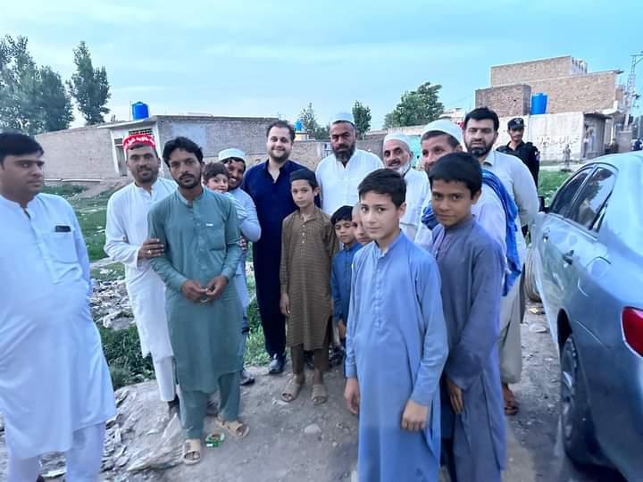 Fazalanp01's tweet photo. آج 20/5/2023 کو ارباب زین عمر خان نے یونین کونسل بازدیدخیل کا دورہ کیا مختلف جگہوں پر پارٹی حداداران کے ساتھ ملاقات کی ۔
اس موقع پر حاجی ممریز خان اور ساتھی موقع تھے  
 @ANPMarkaz  @ArbabZainOmar https://t.co/uqiNn9vIxg