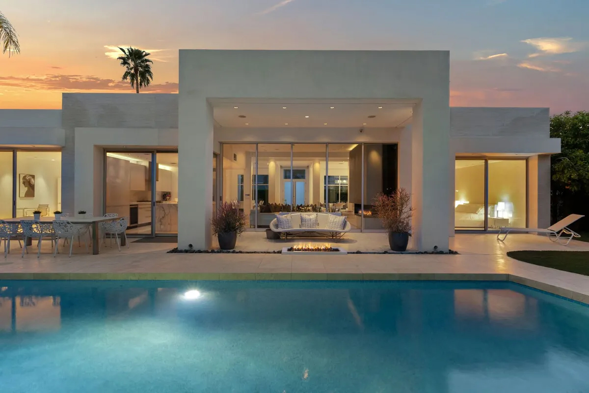 perfectazrealty's tweet photo. sothebysrealty: Seamless Style: 4 Homes Ideal for Indoor-Outdoor Living featuring a Palm Springs paradise represented by Ryan Cummings and John Moore of Sotheby's International Realty's Beverly Hills Brokerage. https://t.co/p3WRcwMBap

#sothebysrealty #… https://t.co/MM1HMM6hmK