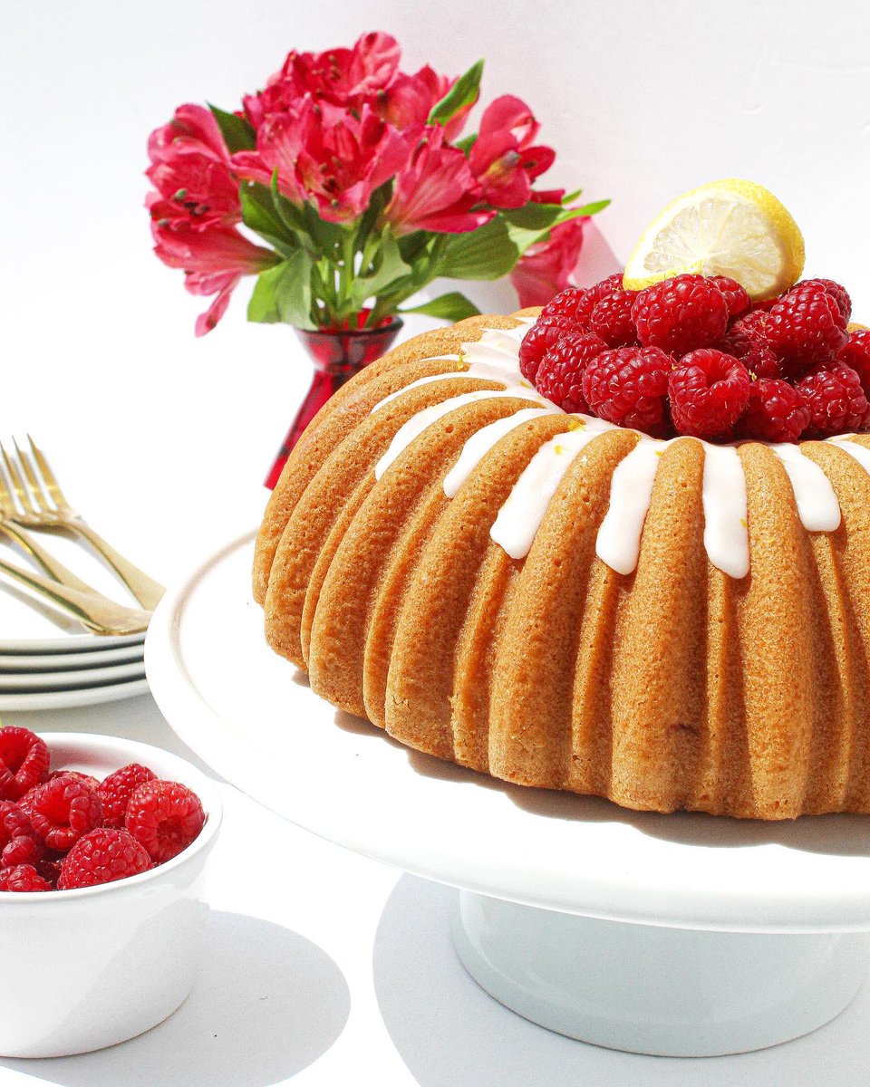 heywood_l's tweet photo. Vegan Raspberry Ripple Lemon Bundt cake🌱 https://t.co/J7xBsKMnyB