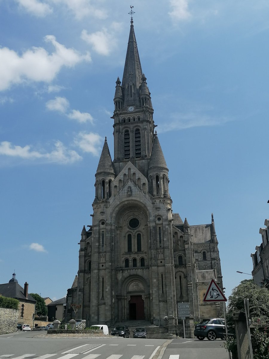 Suite de la visite de Vitré, en compagnie de Marceline Desbordes-Valmore.

"Solitaire bouquet, ta tristesse charmante,
Semble avec tes parfums exhaler un regret."